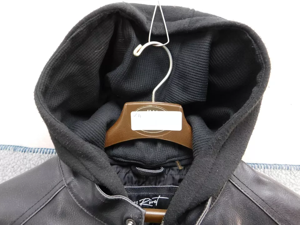 Chaqueta de motociclista para hombre de cuero sintético negra remache marca calce ajustado talla M Foto 2 de 4