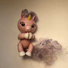 Fingerlings Baby Unicorn - Gemma Pink with Rainbow Mane and tail