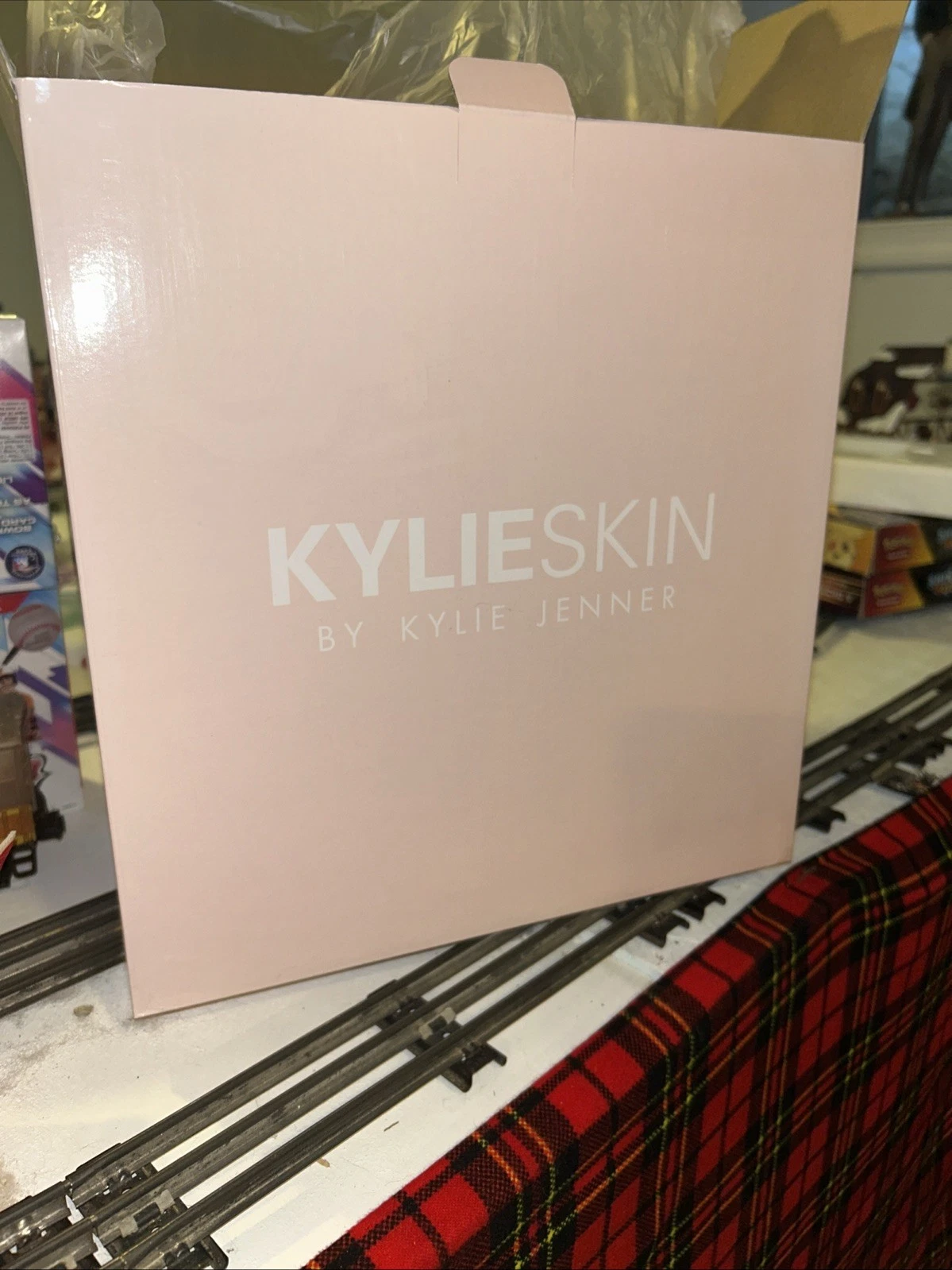 Kylie Skin / Kylie Cosmetics LIMITED EDITION PINK Mini Fridge. NEW IN BOX