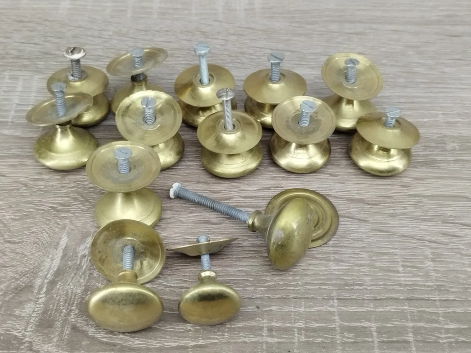 Lot of 16 Vintage Brass Drawer Knobs Pulls Furniture Hardware Cupboard Door Hand - Image 4 of 4