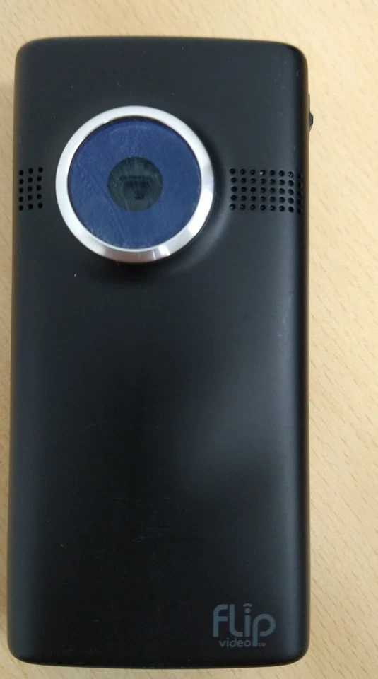 Flip MinoHD Camcorder Video Camera 8GB 2 Hour 3rd Generation M31120B - Image 2 of 4