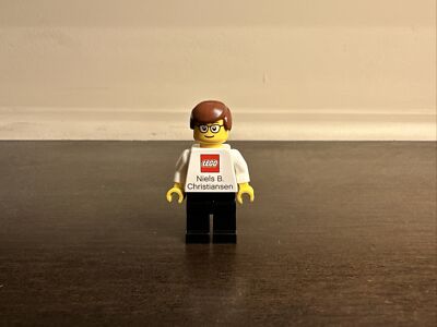 AUTHENTIC Lego Niels Christiansen Business Card Minifigure! SUPER RARE!  V2