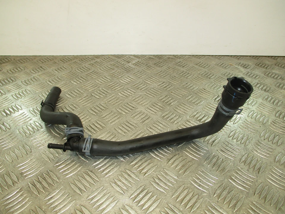 Volkswagen Golf 1.0 TSI 2018 DKR. Tubo de refrigerante de agua 2Q0122101BP 22K Foto 2 de 4