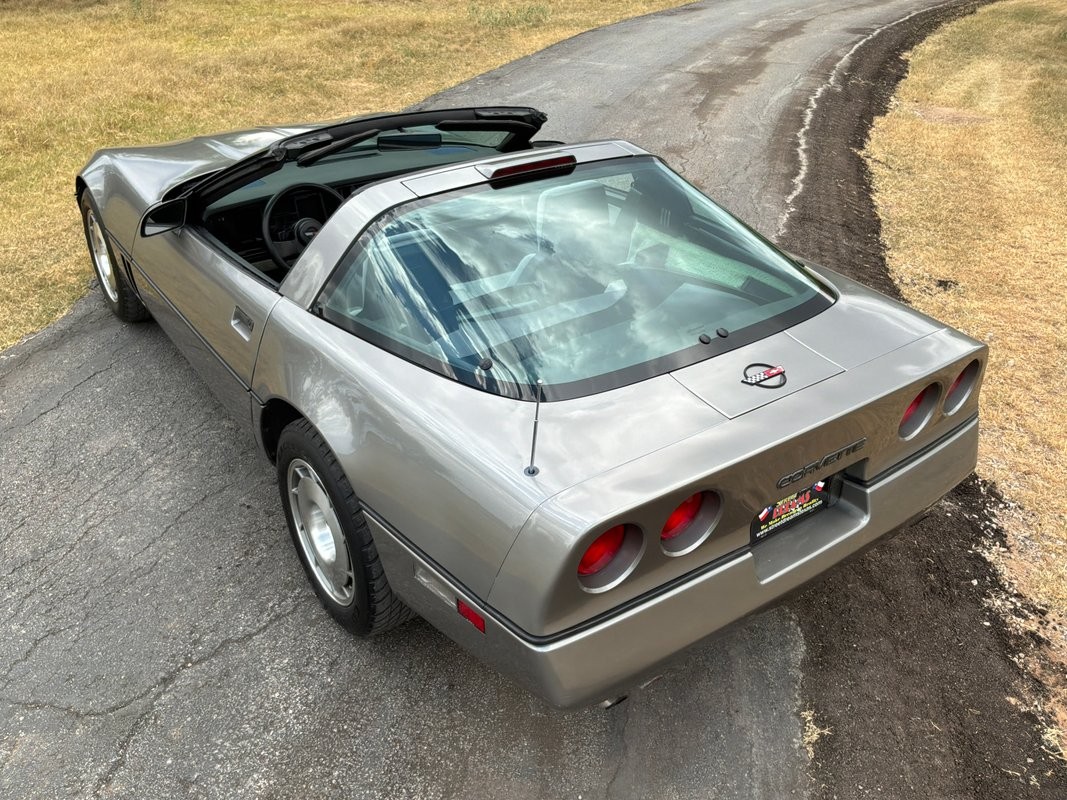 1986 Medium Gray Metallic Chevrolet Corvette   | C4 Corvette Photo 3