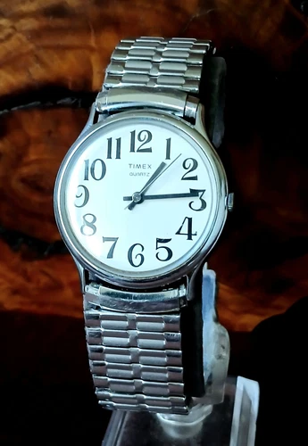 #098, Men's Vintage 1980s Timex Quartz Wristwatch Refurbished New Battery