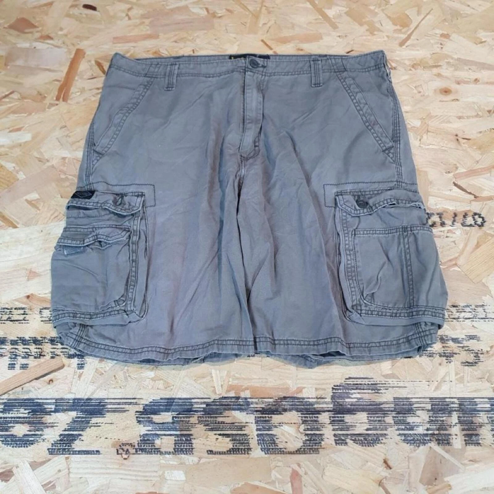 Vintage Lee Cargo Shorts Men’s 38W Grey Outdoors Casual DA539