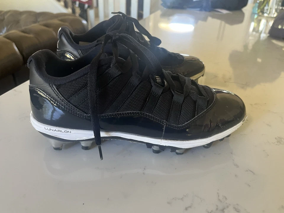 Chuteiras de futebol Nike Jordan 11 Low Space Jam tamanho 8 A01560-011 - Imagem 3 de 4