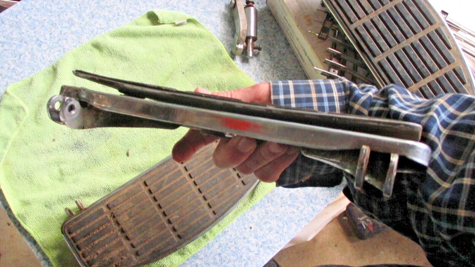 STOCK HARLEY SHOVELHEAD ?? FLOORBOARDS eBay