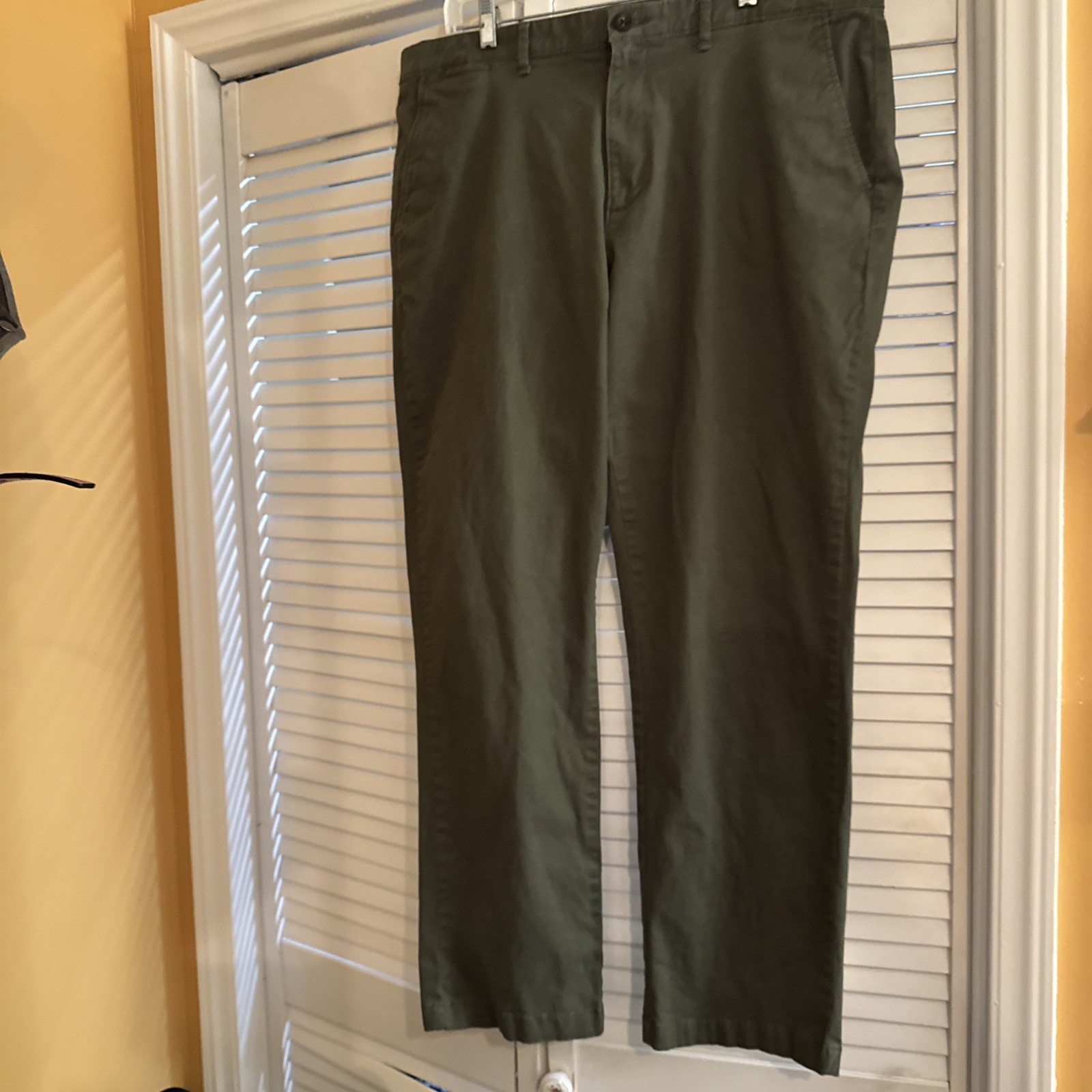 Amazon Essentials Wrinkle Resistant Athletic Work… - image 1