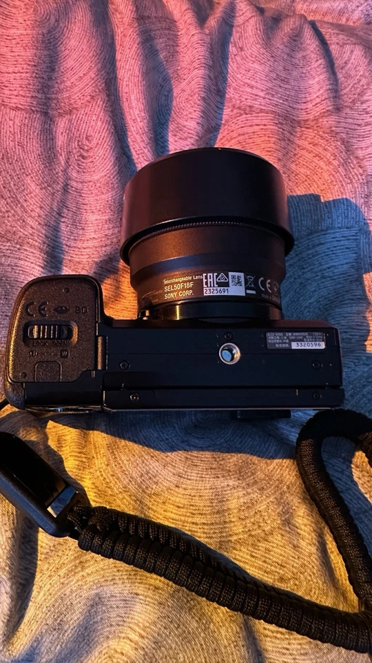 Sony A6100 Mirrorless Camera with Lens and Kit Accessories Great Condition - Image 4 of 4