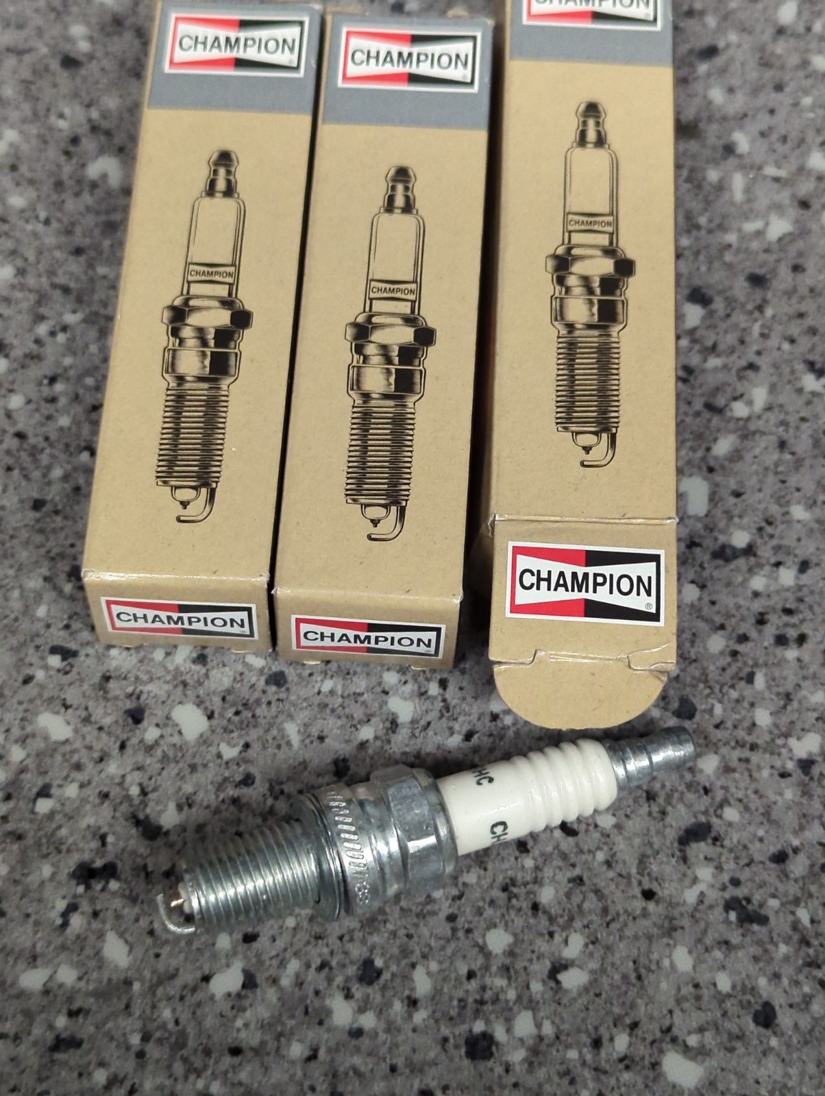 Set of 3  NEW Champion 809 RA6HC Copper Plus Spark Plugs BN424