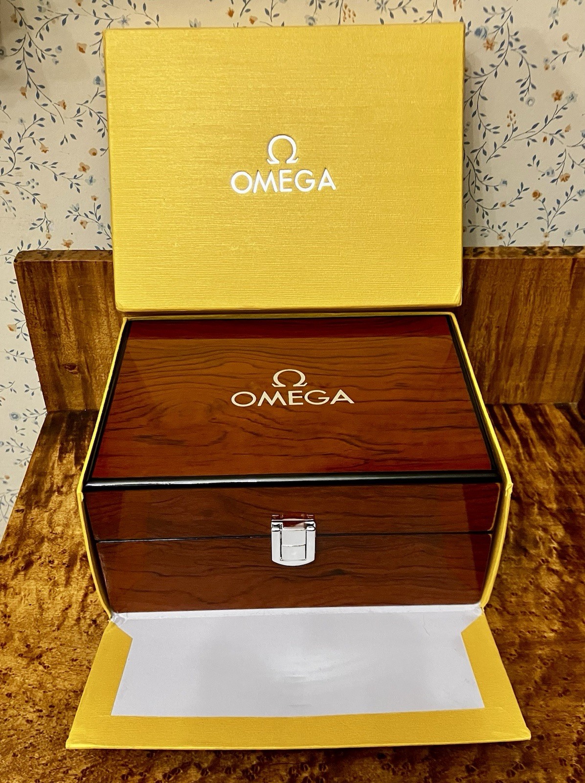 Subdials Seamaster & Professional Date 41mm Chronometer OMEGA Dial 300M w 3 Blue - VintageWatches.PK Subdials Seamaster & Professional Date 41mm Chronometer OMEGA Dial 300M w 3 Blue - vintagewatches.pk