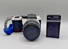 Pentax K-01 Digital Camera Body Only White. Lens does not work. Read 