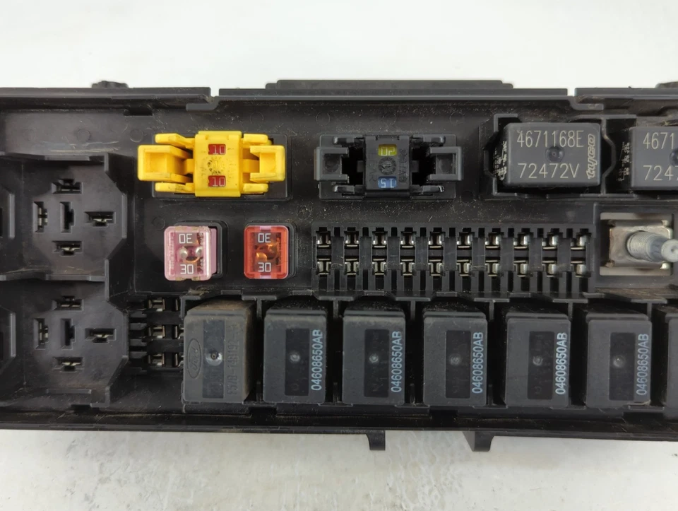 Jeep Commander 2009-2009 caja de fusibles caja de fusibles relé módulo punta 04692216aa PU04J Foto 3 de 4