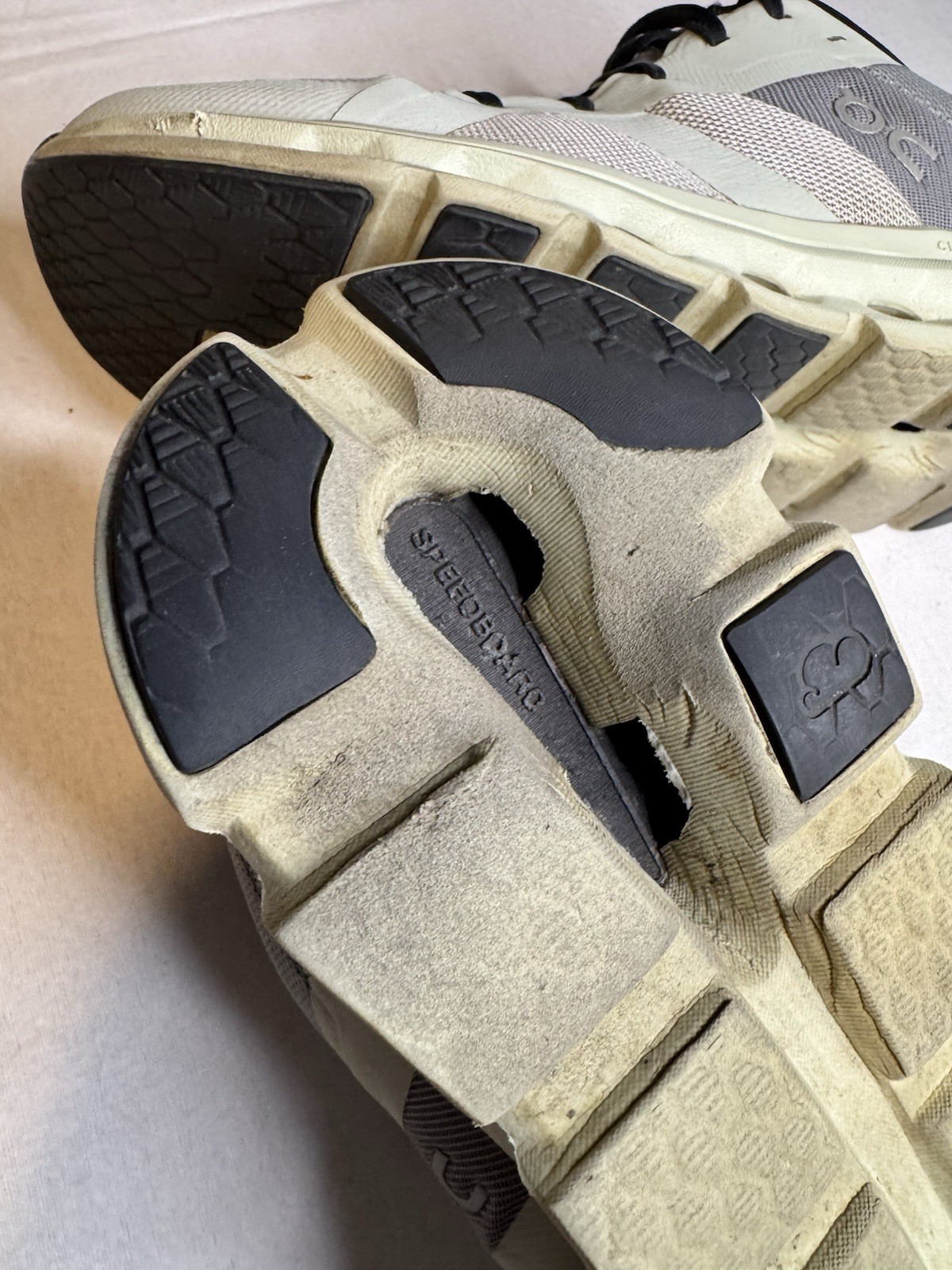 Women’s On Cloud Cloudrunner Size 9 - image 3