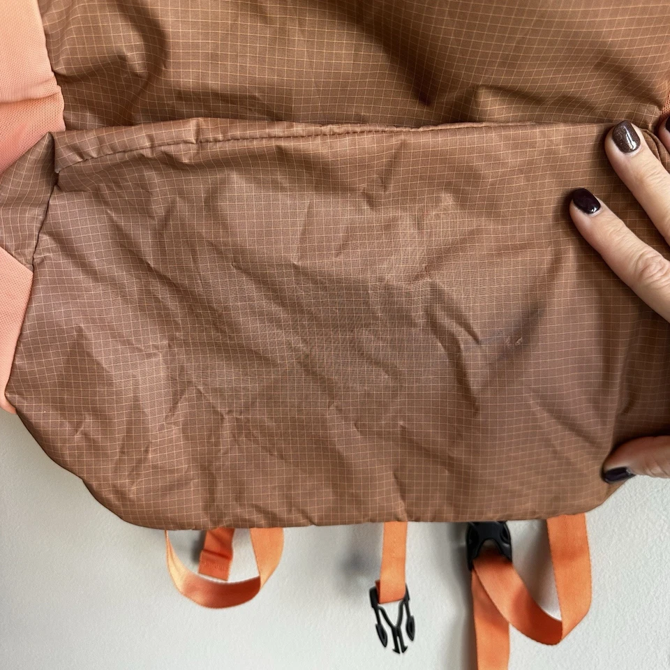 Bolso de Mano Patagonia Ultraligero Agujero Negro 27L 48809 Marrón Cilantro Foto 4 de 4