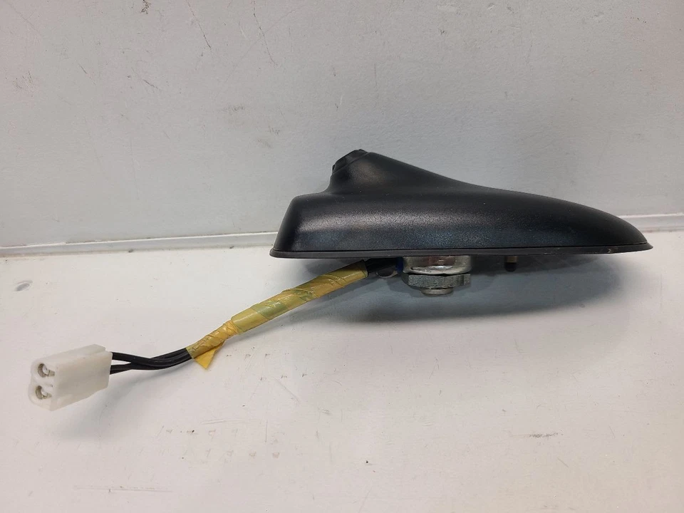 Antena de techo Toyota Venza 2010 - solo base *negro texturizado* Foto 2 de 4