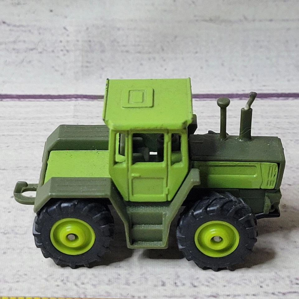 Vintage Matchbox MB-Trac 1600 Turbo 1/64 two tone green tractor diecast/plastic  - Image 2 of 4