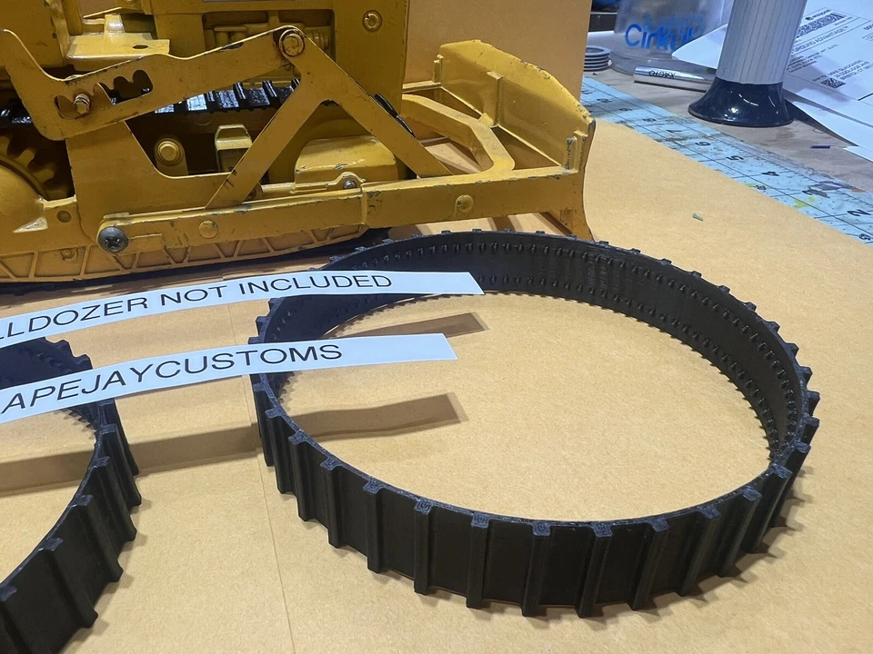 ERTL ESKA John Deere 450 Bull Dozer / crawler, 1/16 (TRACKS ONLY) - Image 3 of 4