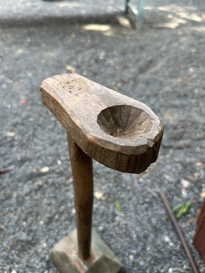 Hermoso candelabro rústico antiguo de madera tallado a mano Foto 3 de 4