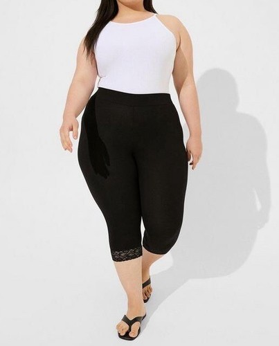 TORRID Women's Black Premium Legging Pedal Pusher Lace Plus Sz 4 4X 19" Inseam
