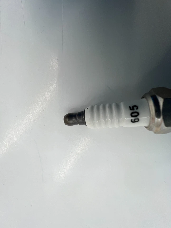 (CANTIDAD 8) Bujía Autolite Resistencia Cobre 605 para 08 Chevrolet Silverado 1500 Foto 3 de 4