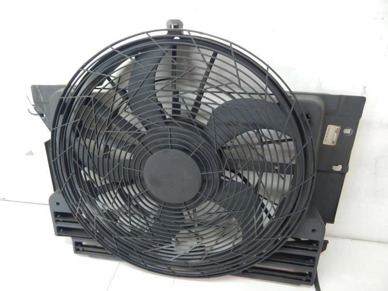 BMW X5 2001 conjunto de ventilador de refrigeración del radiador Foto 2 de 4