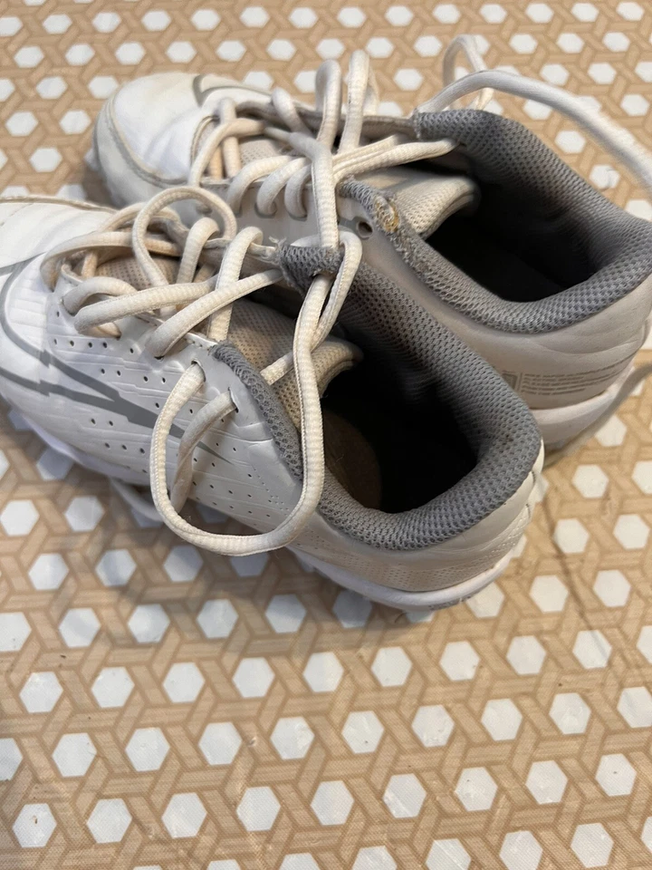 Kids Nike Vapor Edge Shark Football Cleats White DA0702-100 Size 1.5Y - Image 4 of 4