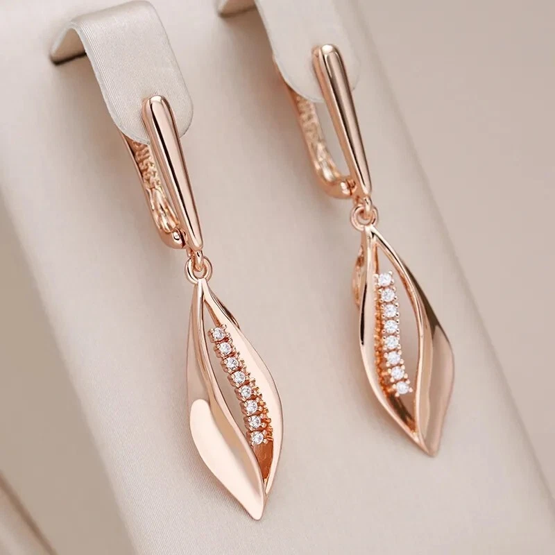 Yp142 New Type Earrings Bridal Earrings Simple Alloy Leaf Earrings Wedding  Accessory - China Wedding Accessory and Earrings price | Made-in-China.com