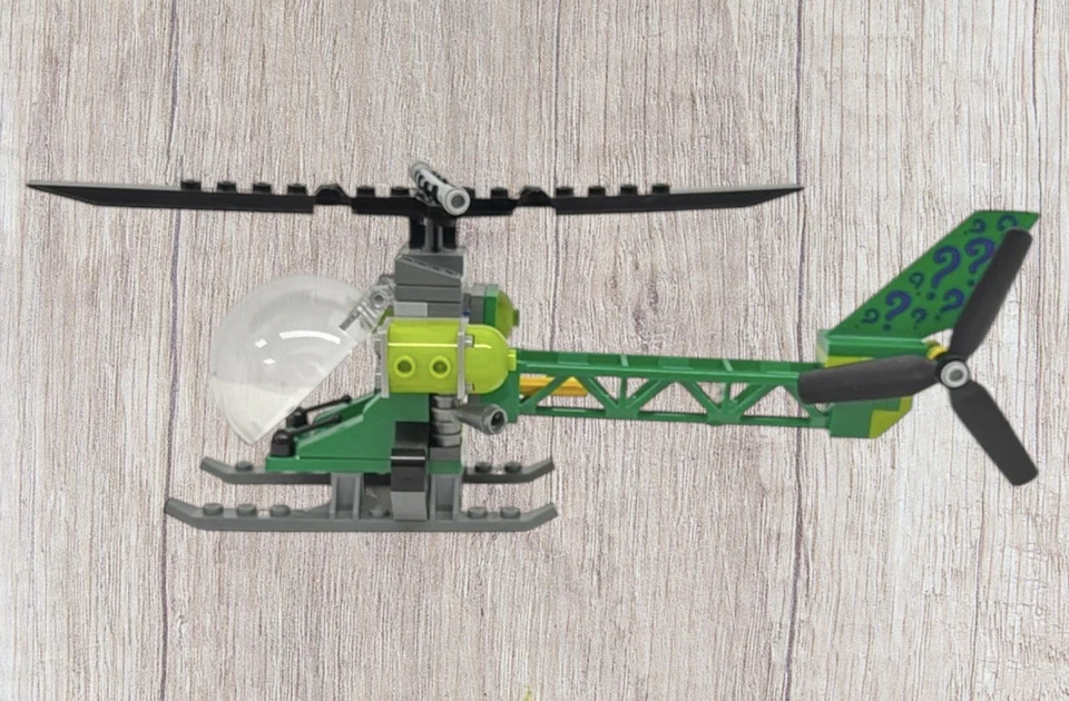 LEGO Super-Heroes: Batman Batwing and The Riddler Heist Helicopter #76120 - Image 2 of 4