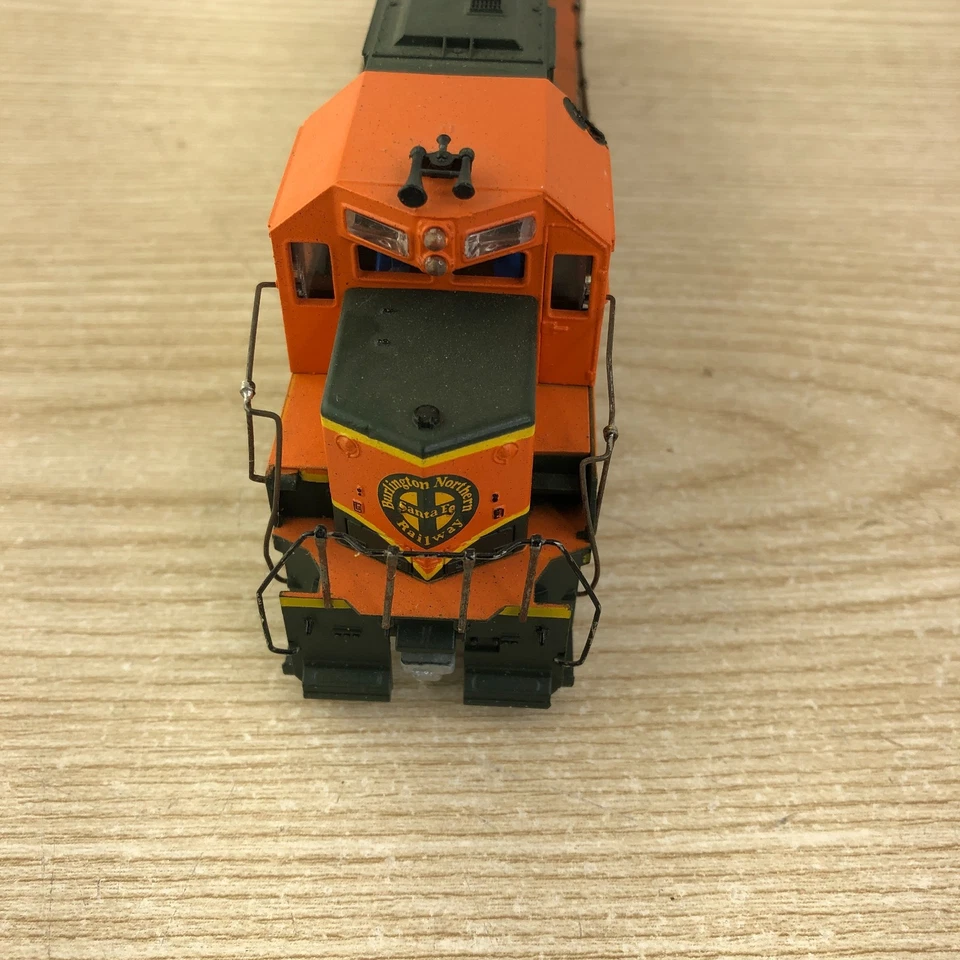 Athearn HO Scale BNSF GP38-2 #2099 Locomotive. Excellent Condition - Image 2 of 4