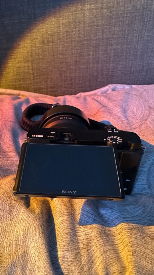 Sony A6100 Mirrorless Camera with Lens and Kit Accessories Great Condition - Image 2 of 4