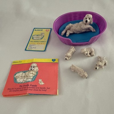 MEG Puppy In My Pocket Family Pudel Welpenbett Vintage