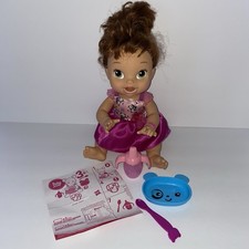 Baby Alive Baby All Gone 2013 Muñeca parlante morena con accesorios vestido de panda
