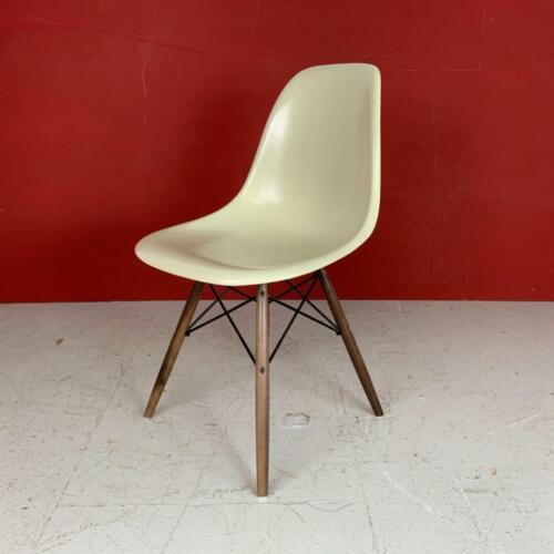 EAMES DSW CHAIR HERMAN MILLER WALNUT DOWEL BASE 50s 60s PARCHMENT (OFF WHITE) - Picture 3 of 6