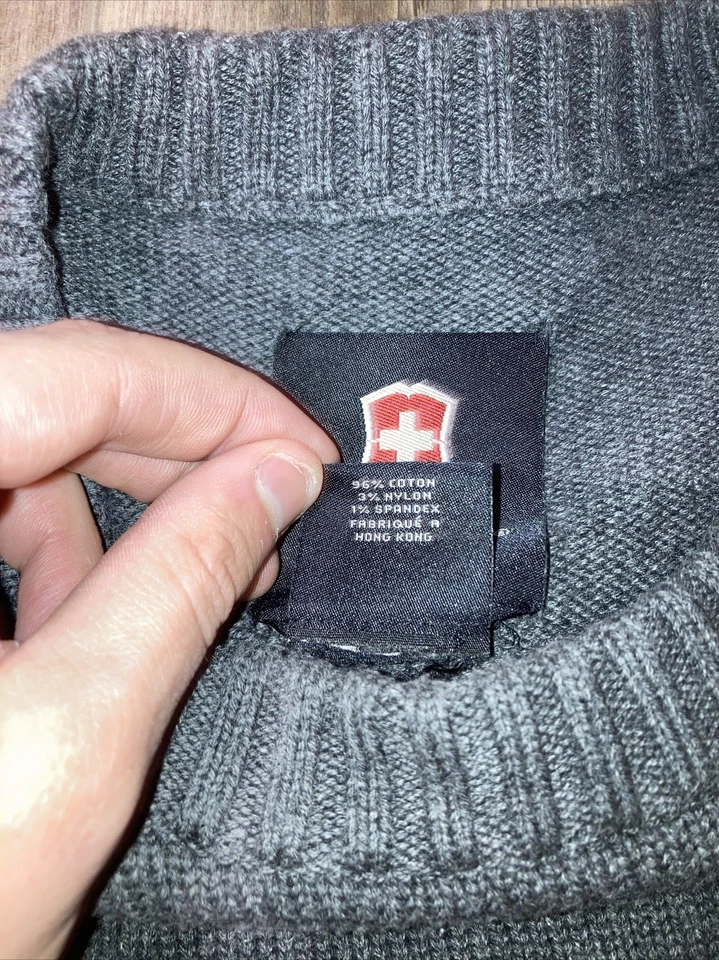 Suéter Victorinox Para Hombre Extra Grande XL Gris Acanalado Cruz Ejército Suizo Tejido De Colección Foto 3 de 4