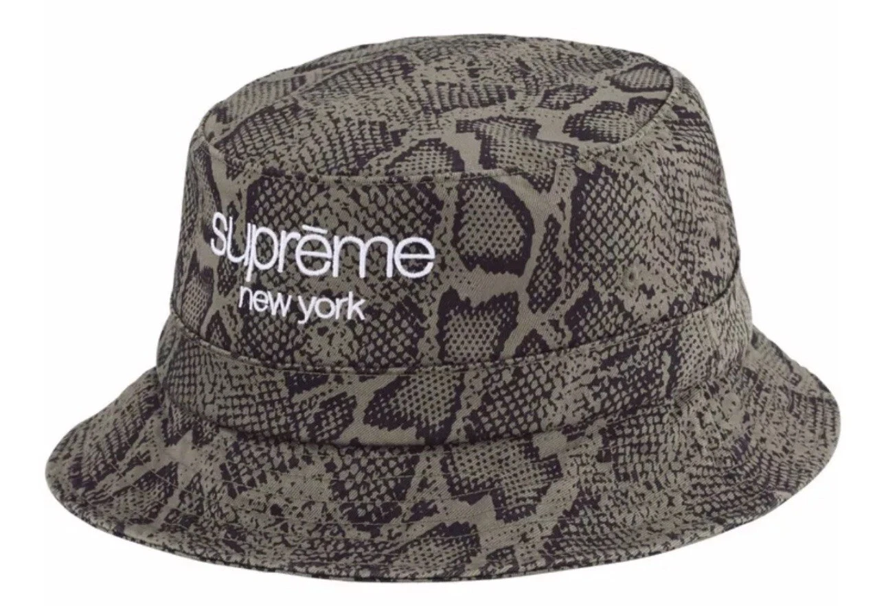 Chapeau seau concasseur sergé chino suprême SS24 OS Snake EN MAIN