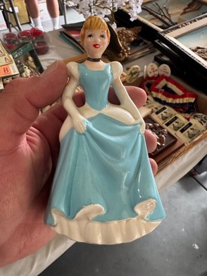 Walt Disney Productions 5.5 in Cinderella Ceramic Porcelain Figure Vintage Japan