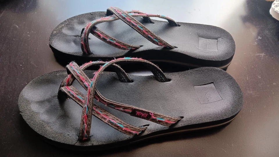 Teva Damen-Flip-Flops Sandalen getragen Größe 9 schwarz bunt Riemchen gebraucht - Bild 2 von 4