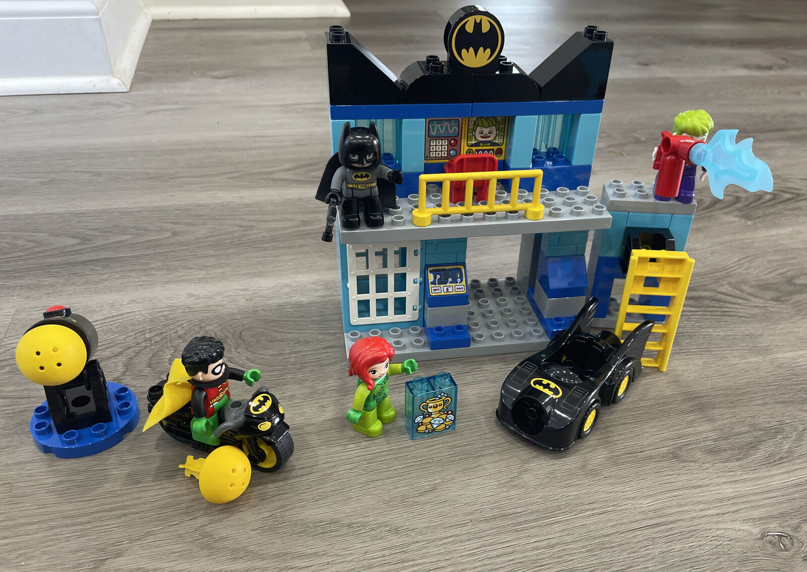 Lego Duplo 10842 Batcave Challenge Batman Joker Poison Robin Complete 73pcs EUC