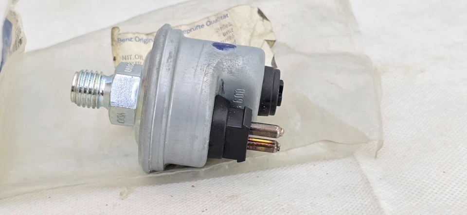 Mercedes W140 R129 Genuine Oil Pressure Sending Unit Sensor VDO 0095420817 NOS - Imagem 2 de 4