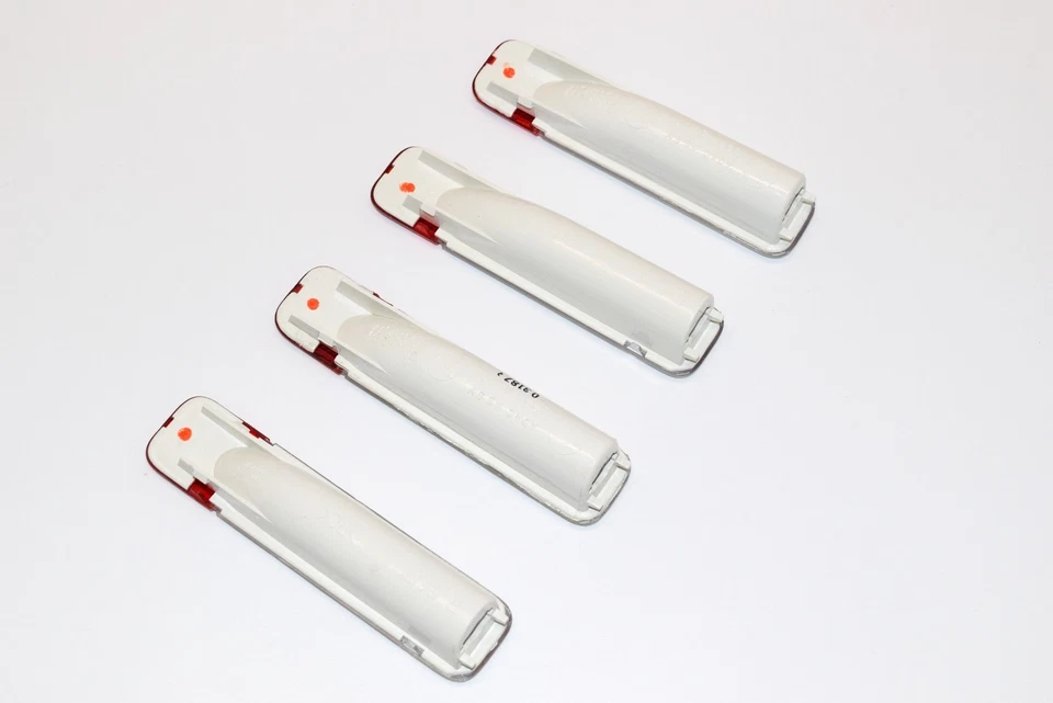 03-09 Luces de cortesía Hummer H2 izquierda y derecha | Juego de 4 paneles de puerta OEM con bombillas Foto 2 de 2