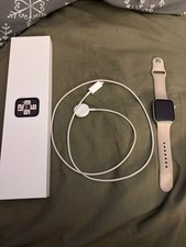 Apple Watch Series SE (2022) 44mm Silver Aluminum Case with Starlight Sport Band