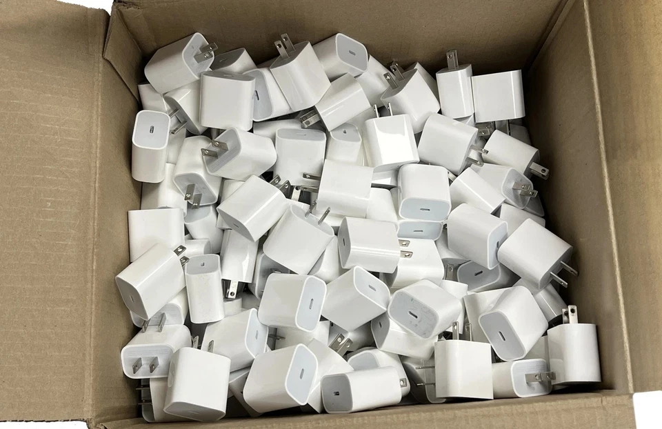 Lote de 100 Cargador de Pared Adaptador de Corriente USB-C Original Apple 20W A2305 Blanco Foto 3 de 4