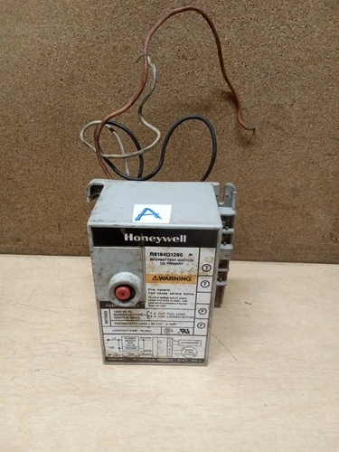 Honeywell R8184G1286 Oil Burner Control (READ Description See Pictures)