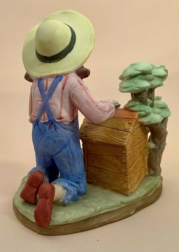 Vintage Figurine of a Young Girl Painting Her Dog's Doghouse / Japan - Picture 5 of 8