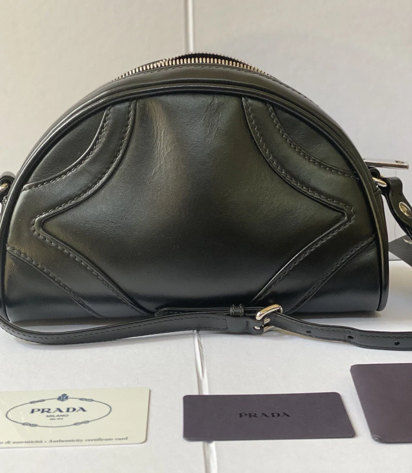 Bandolera de bolos Prada negra, bolsa antipolvo incluida Foto 2 de 4