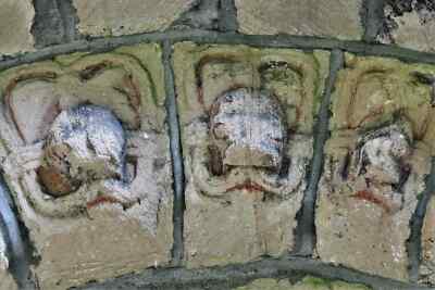 Foto 6x4 Prestbury The Norman Chapel: c12th West Doorway Arch (Detail) c2021