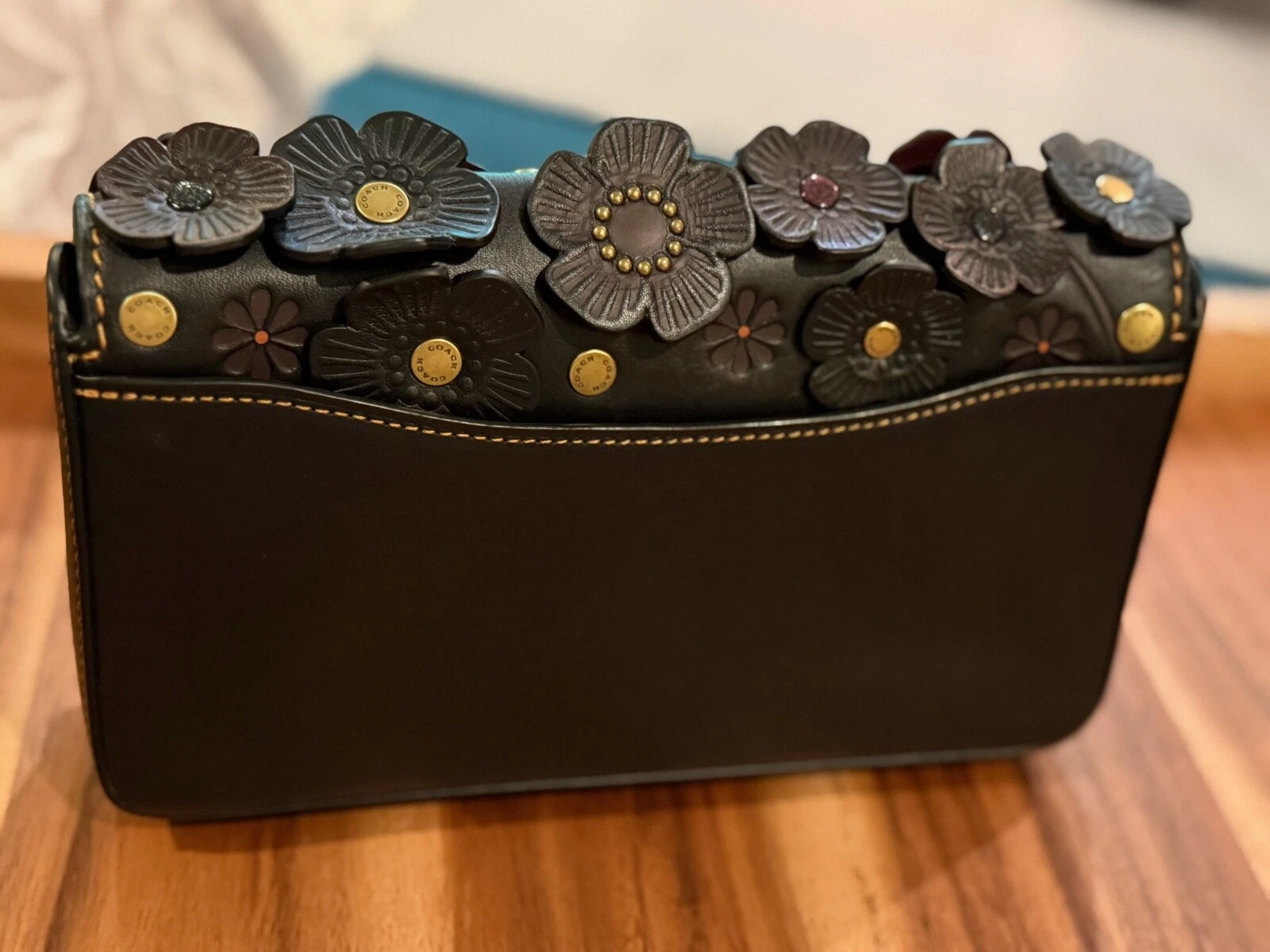 Borsa Coach 1941 38197 Dinky in pelle nera conciata a guanto con applicazione rosa tè
