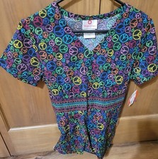 NWT - WHITE CROSS BRAND SCRUB TOP BLACK W/ COLORFUL PEACE SIGNS IN SZ - XS